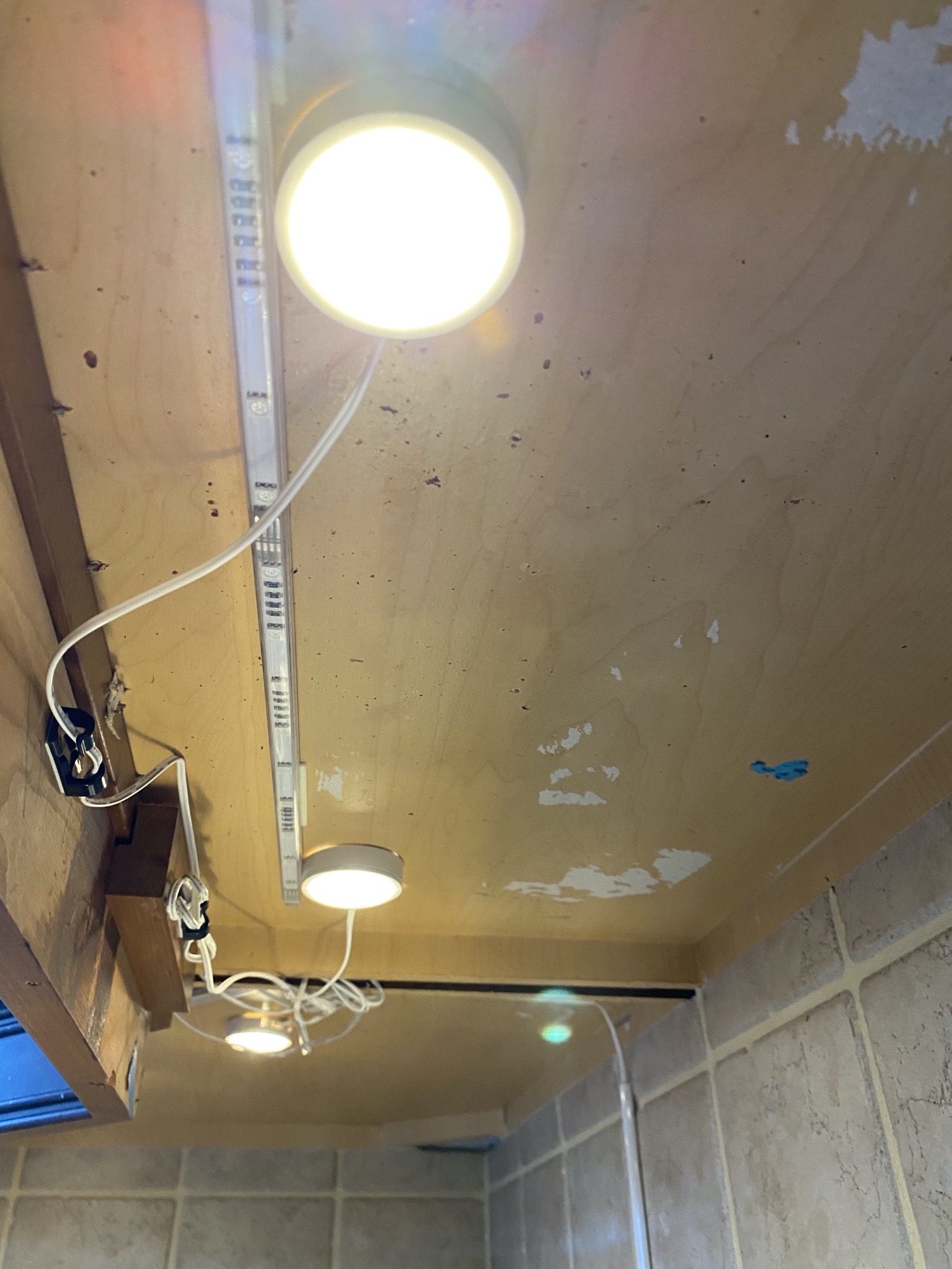 Under-cabinet lights