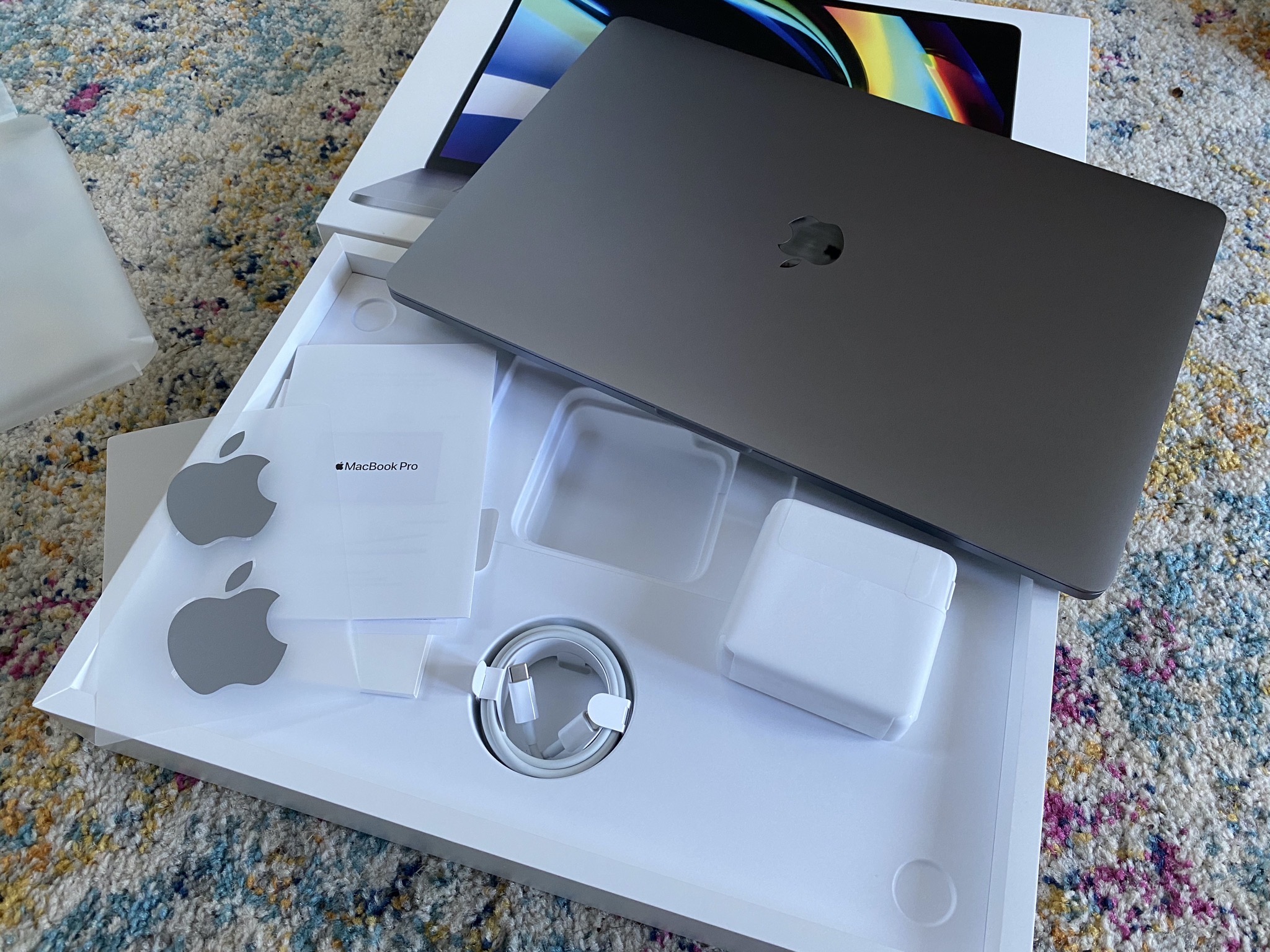 MacBook Pro 16 box contents