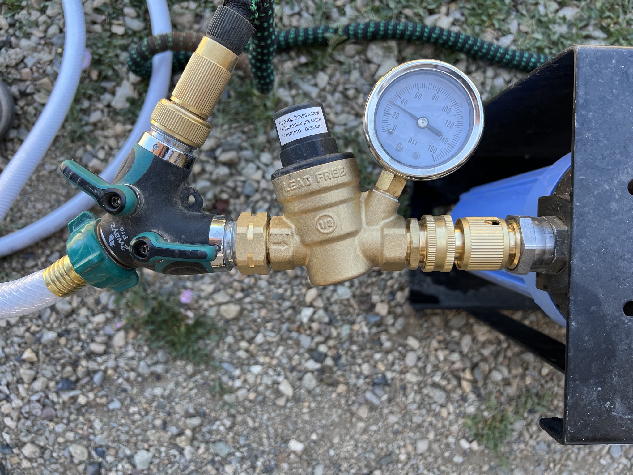Hose connectors and pressure regulator
