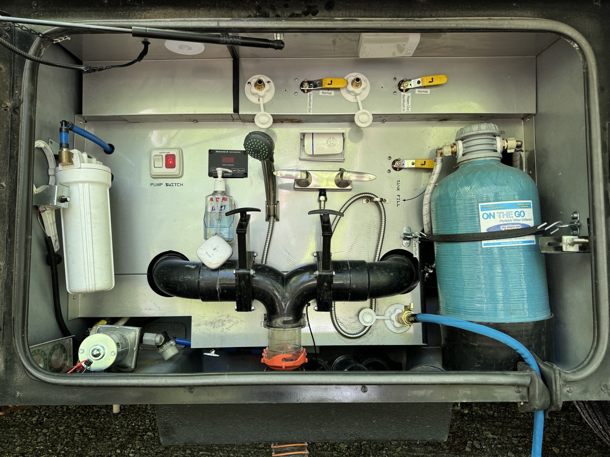Wet bay of RV