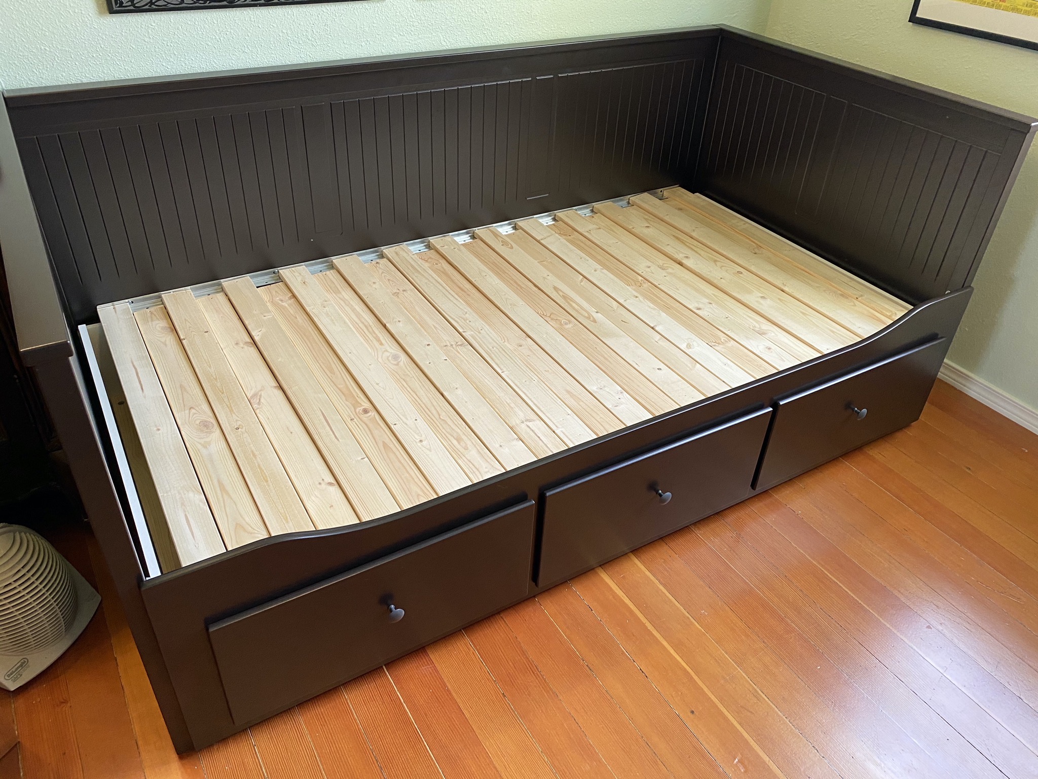 Daybed frame