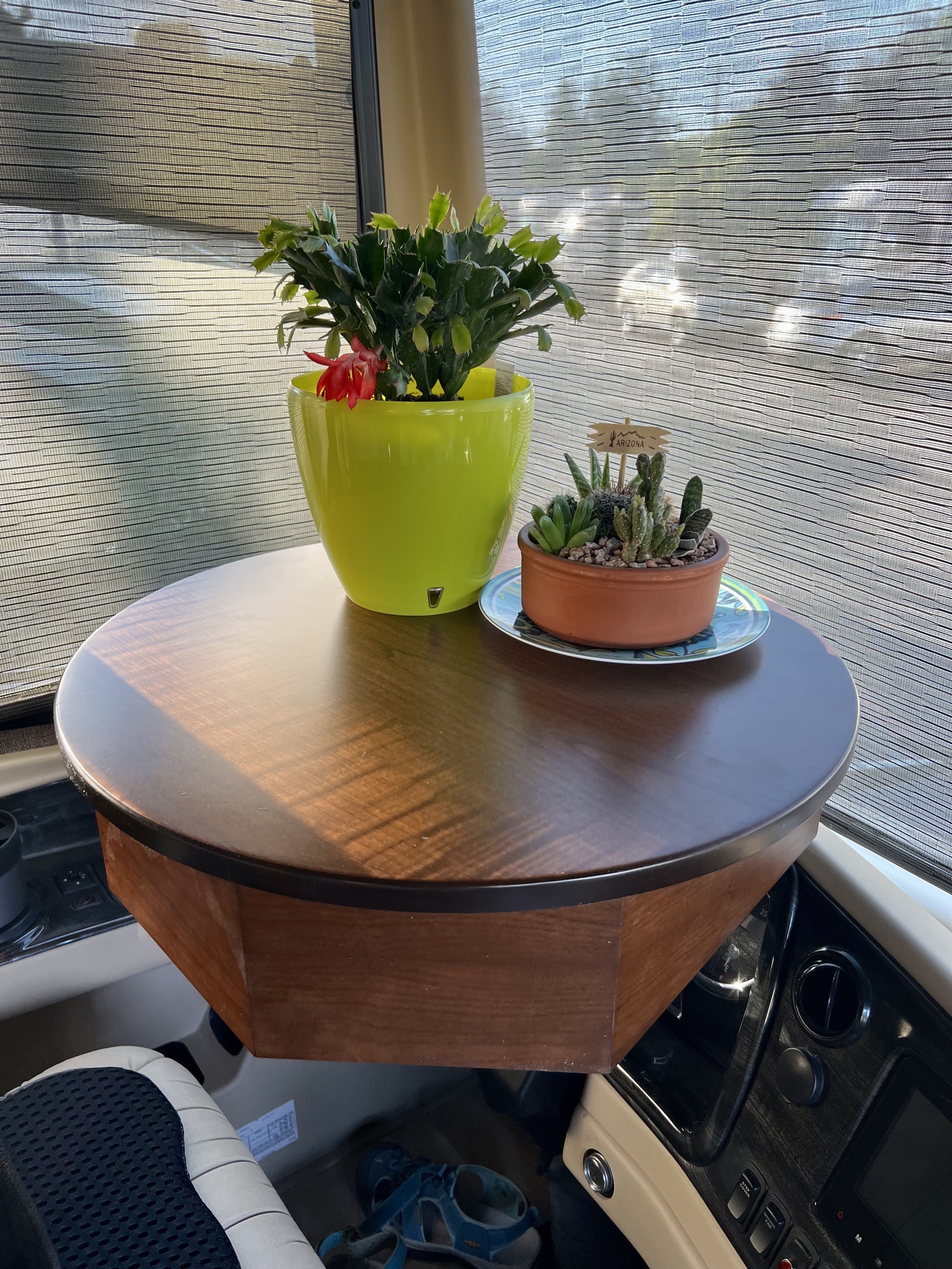 Steering wheel table