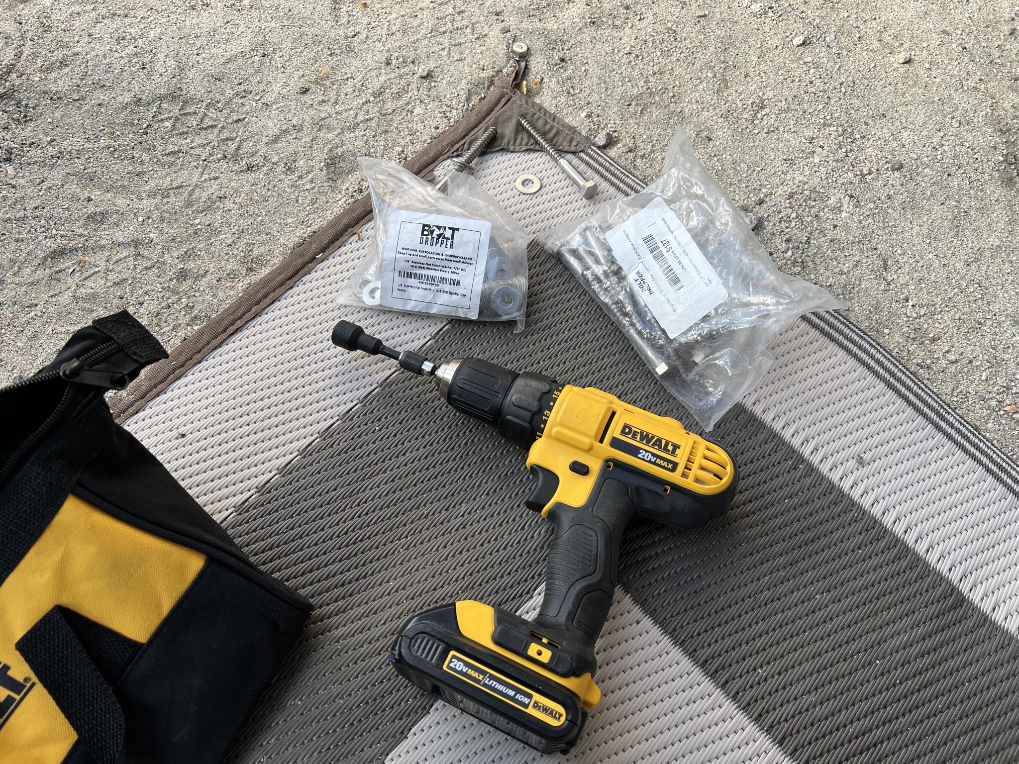 Rug, bolt, driver