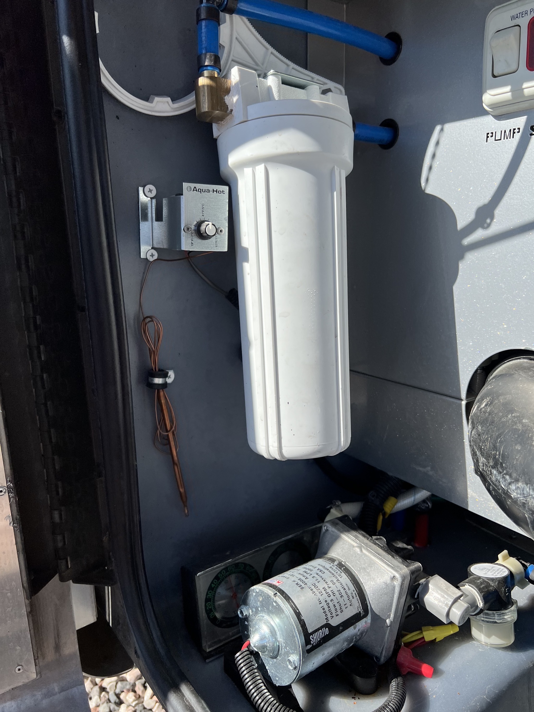 Temperature dial and probe in wet bay
