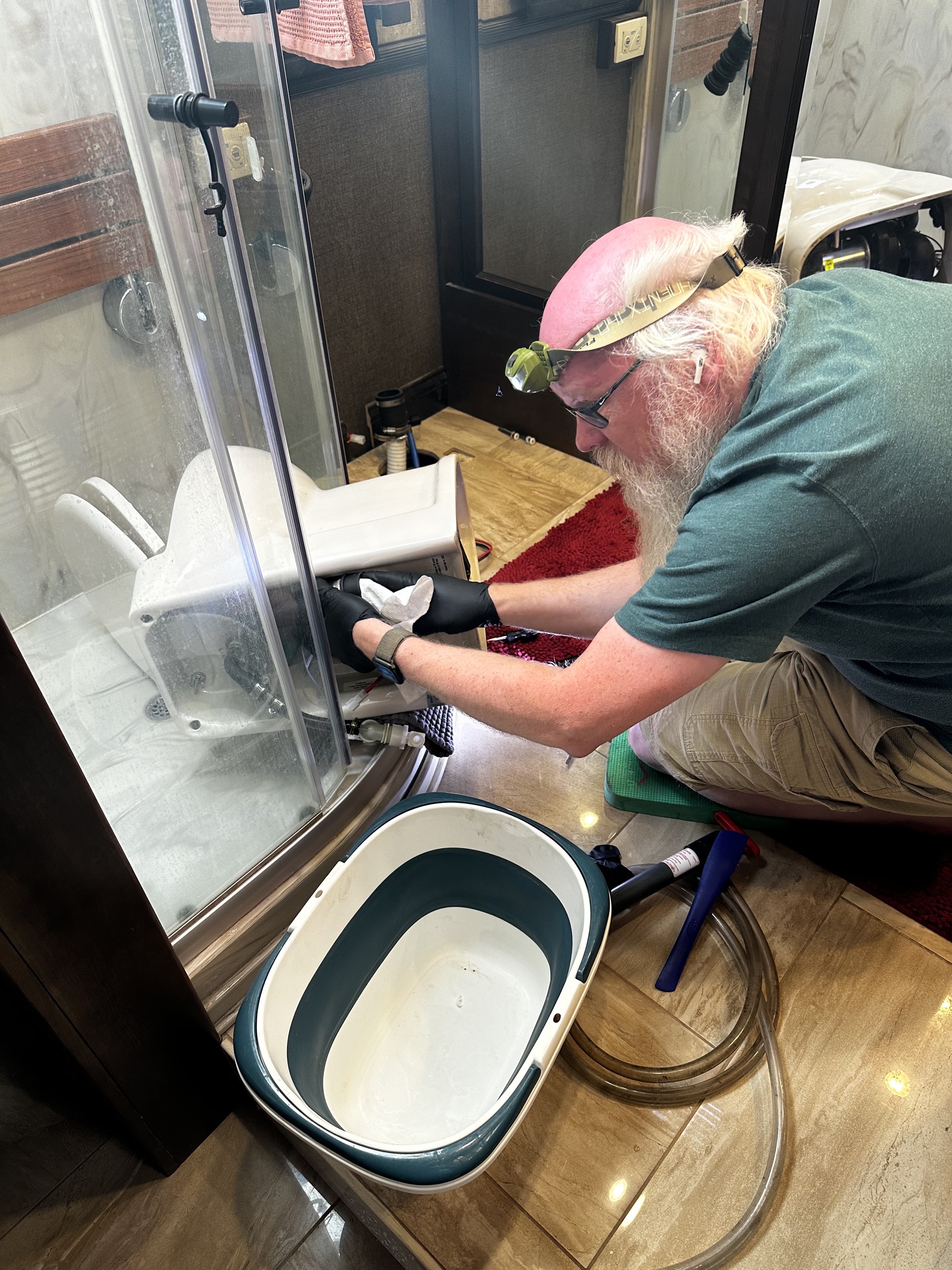 Macerating toilet