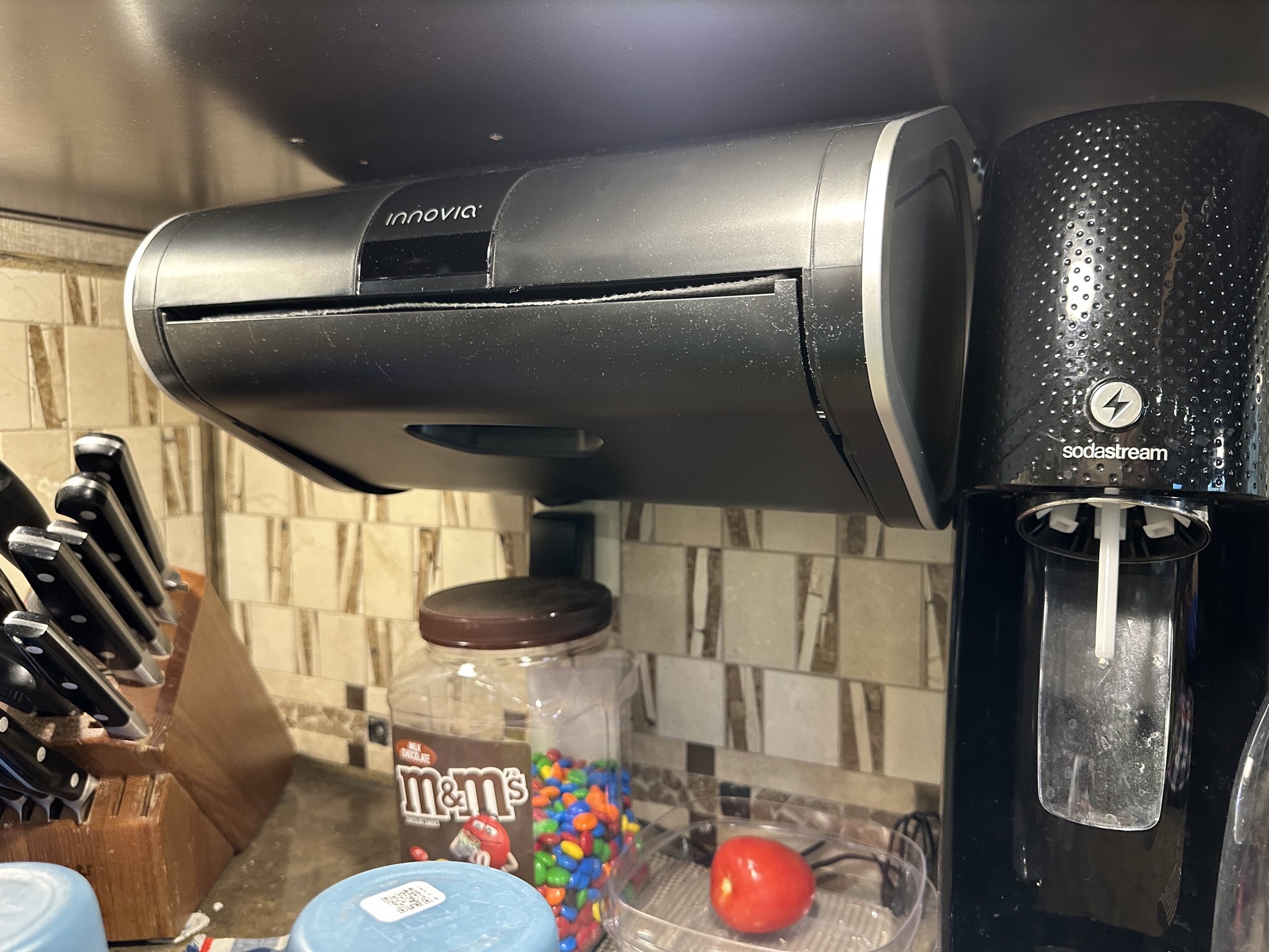 Paper towel dispenser