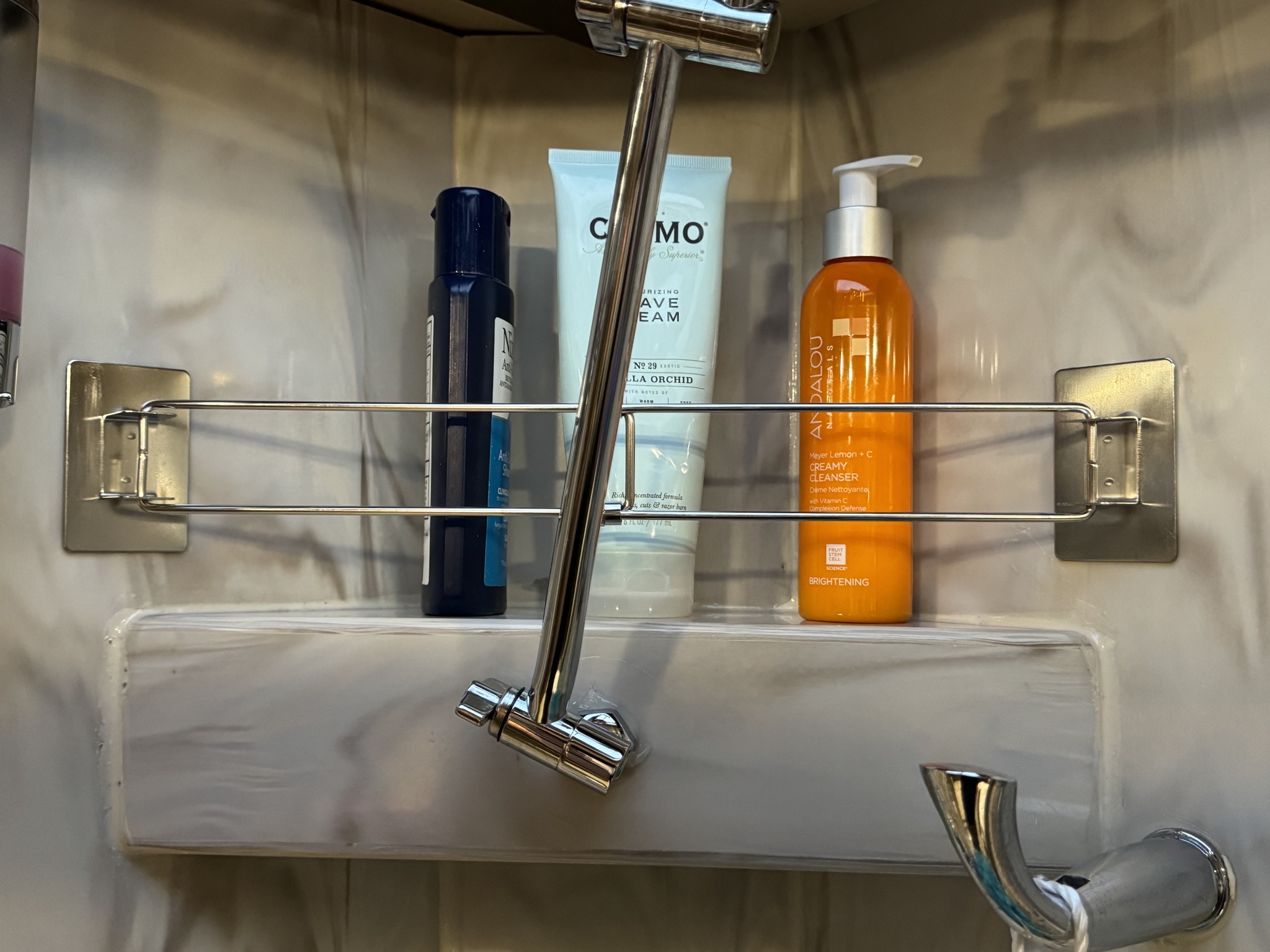 Show shelf bar